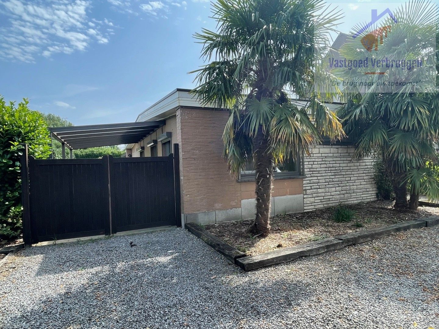 Ruime bungalow met 3 slaapkamers op bijna 20 are grond foto {{pictureIndex}}
