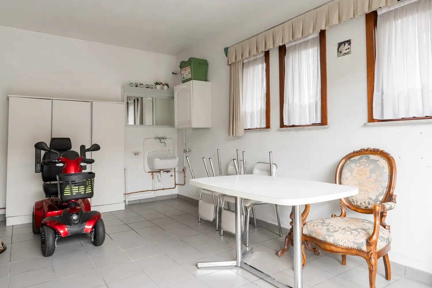 Charmante op te frissen woning van 187 m² op een toplocatie in Pelt! foto 30