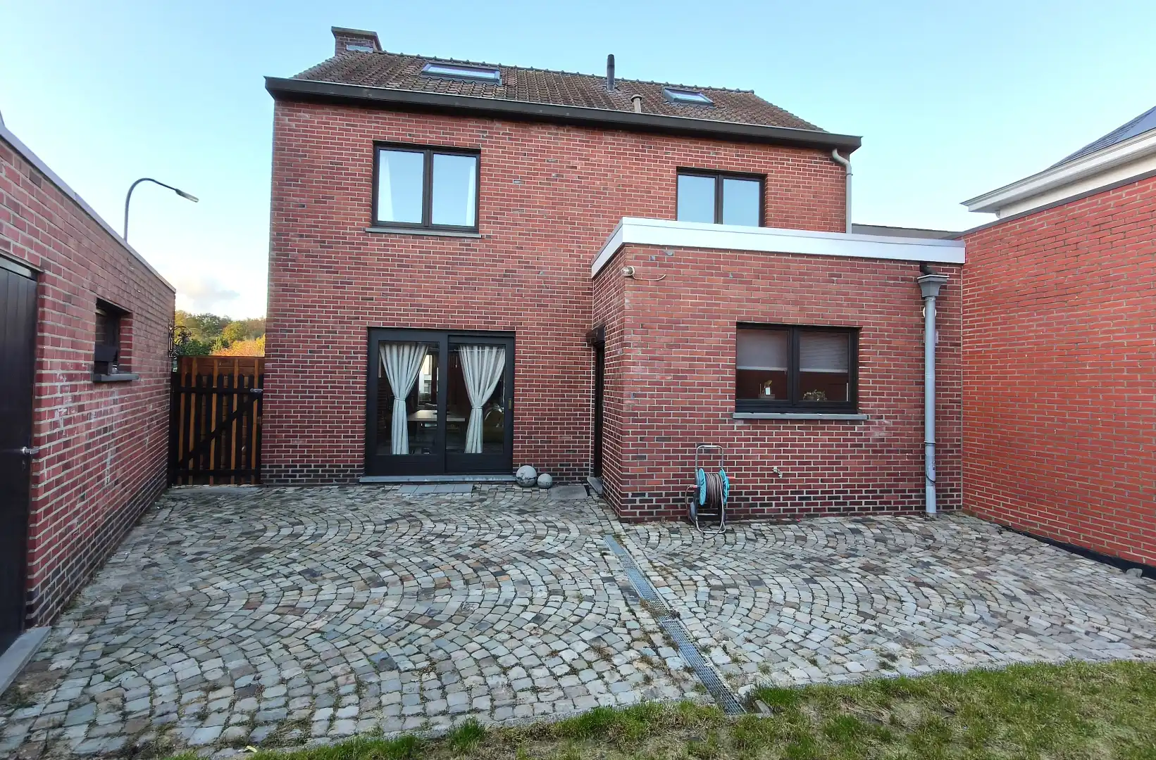 MOOIE WONING MET GARAGE EN TUINTJE foto 6