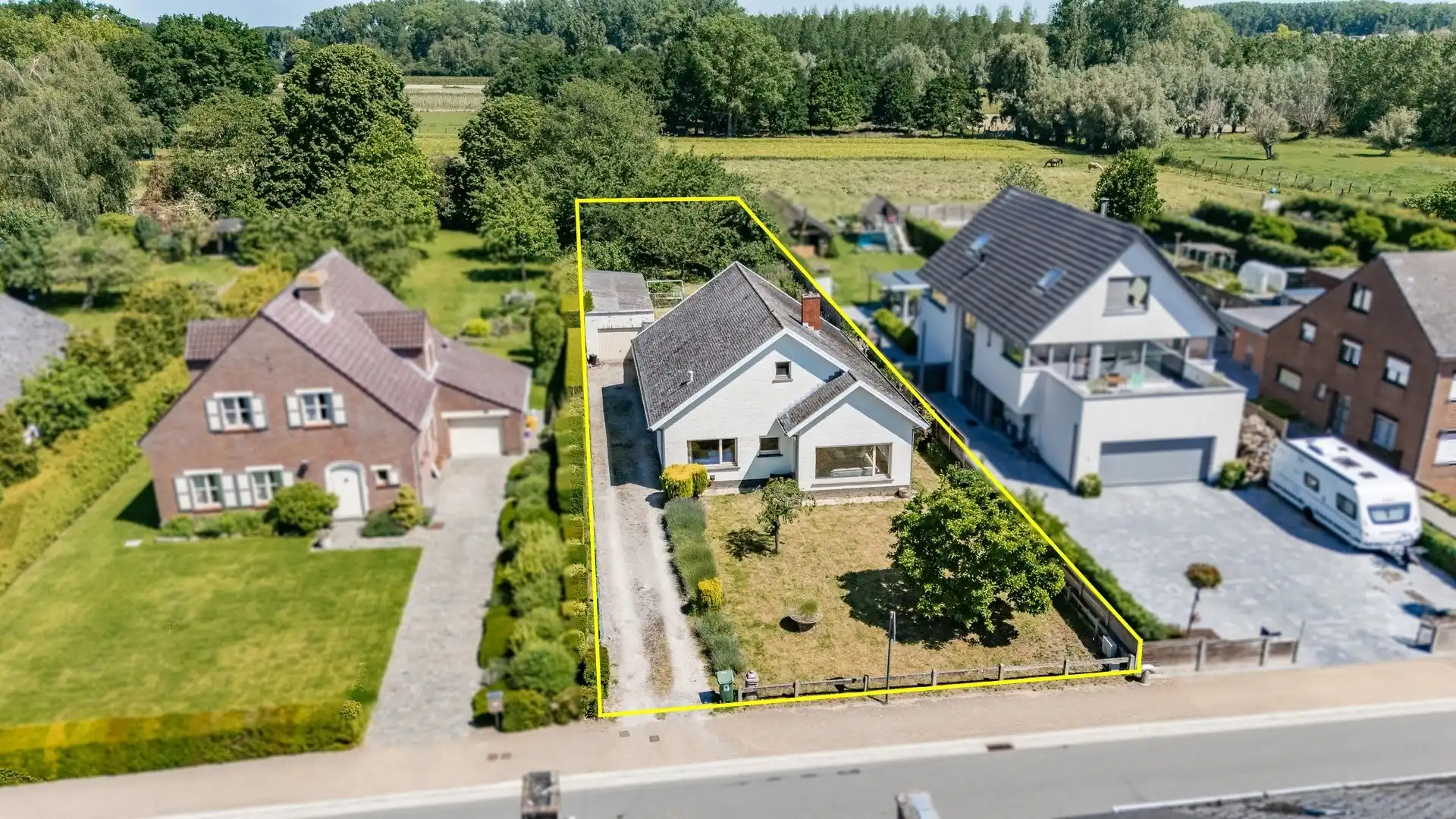 Interessante te renoveren bungalow in Massemen met groenzichten  foto 2