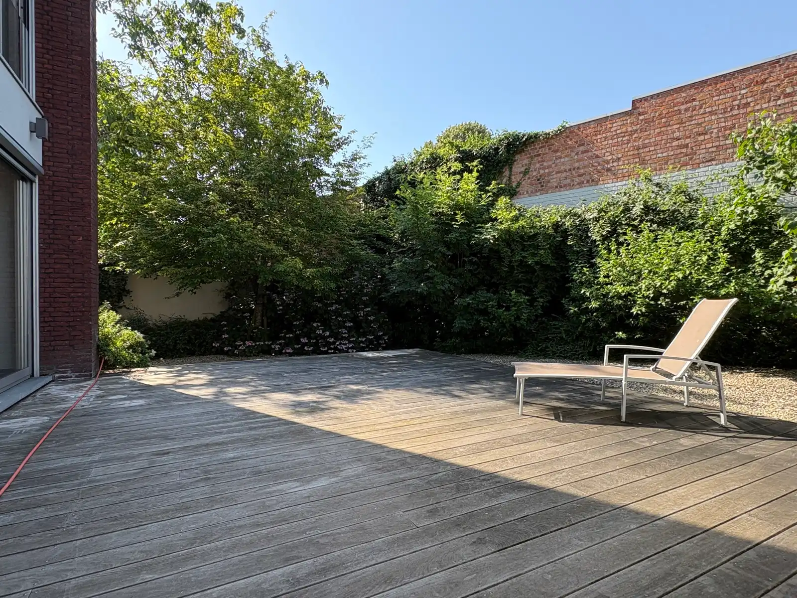 Moderne woning met ruime stadstuin foto {{pictureIndex}}