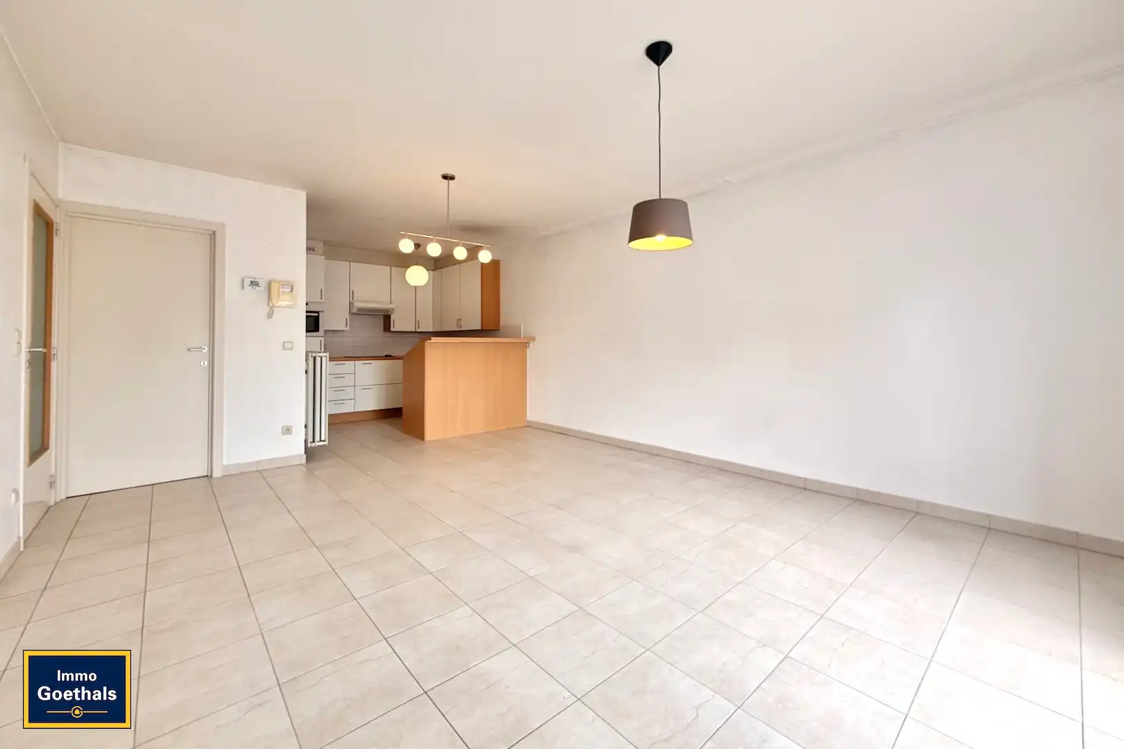 Zuidgericht appartement bij de markt met terras en garage. foto 6
