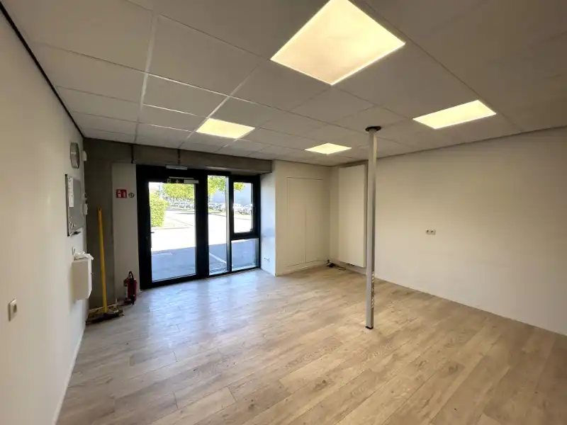 Instapklare KMO-unit met kantoren (±355 m²) op topligging foto 12
