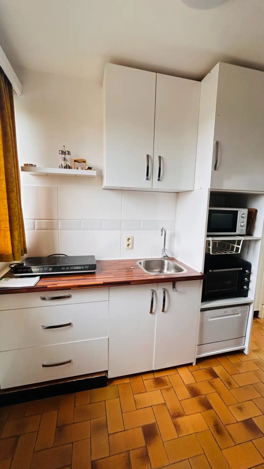 Gemeubeld 1-slaapkamer appartement met groot terras foto 7
