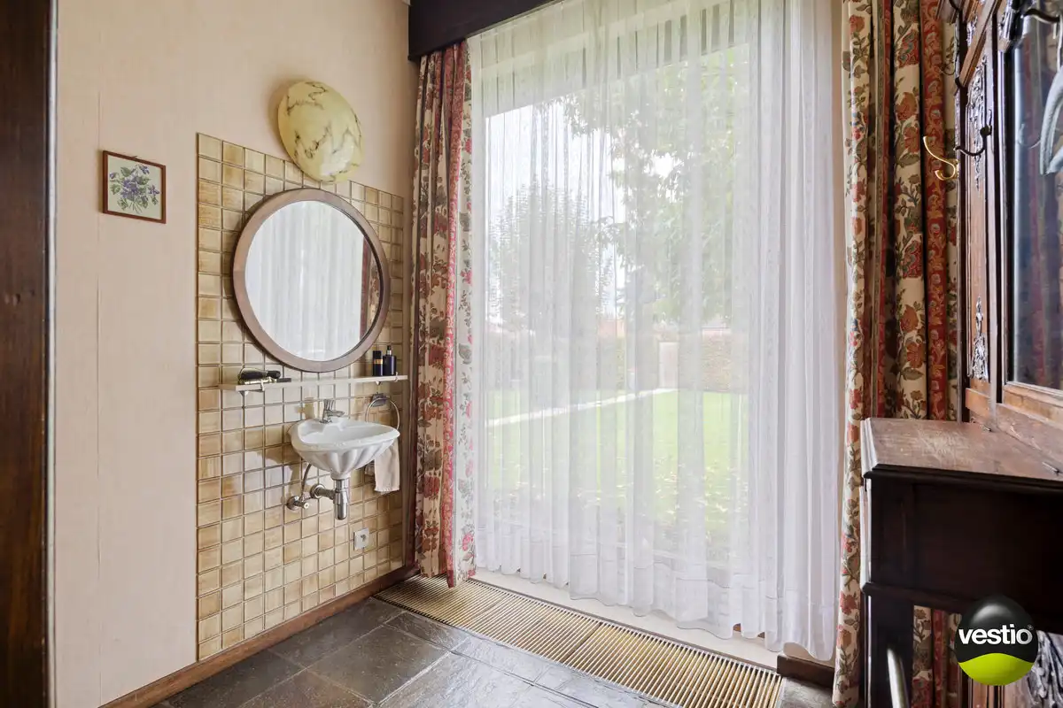 RUIME RESIDENTIEEL GELEGEN VILLA OP 46A89CA NABIJ CENTRUM BILZEN. foto 16