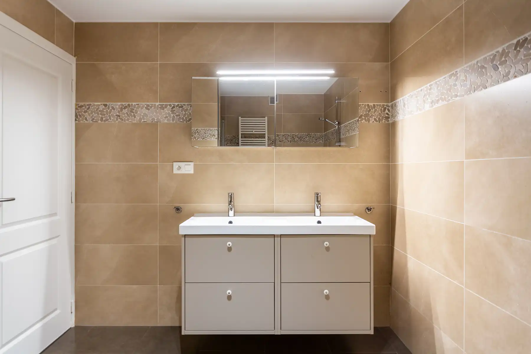 Wilrijk | Moderne woning 4 slpks met  tuin  en parking foto 10