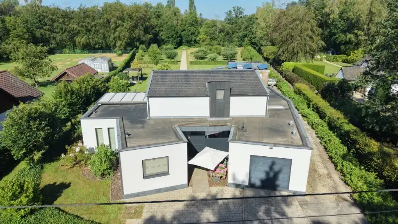 Moderne villa van 247m² op 58 are met bijgebouw-garage en zwembad foto 29
