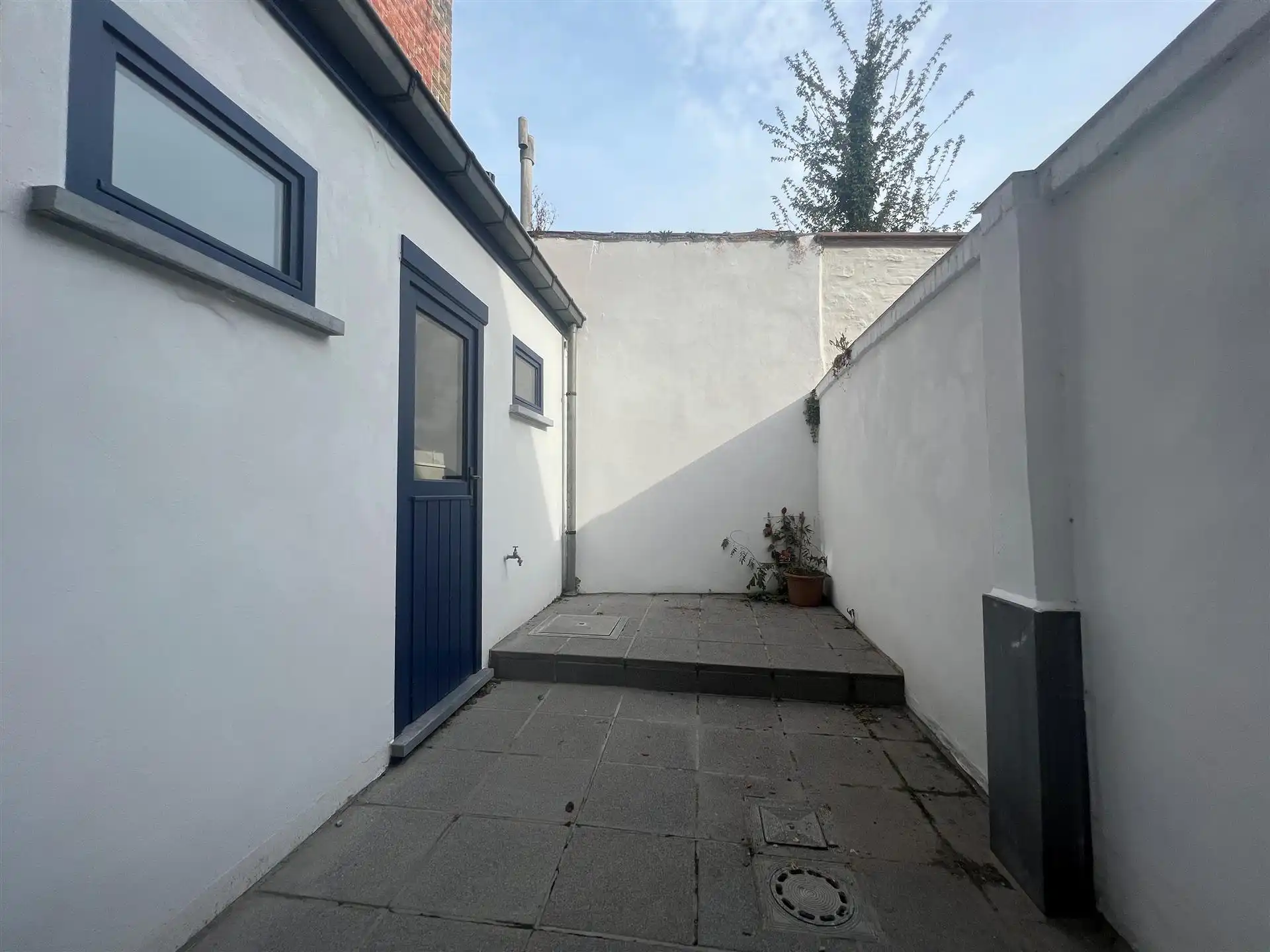 Deze knusse volledig gerenoveerde stadswoning situeert binnen het ei van Brugge. foto 8