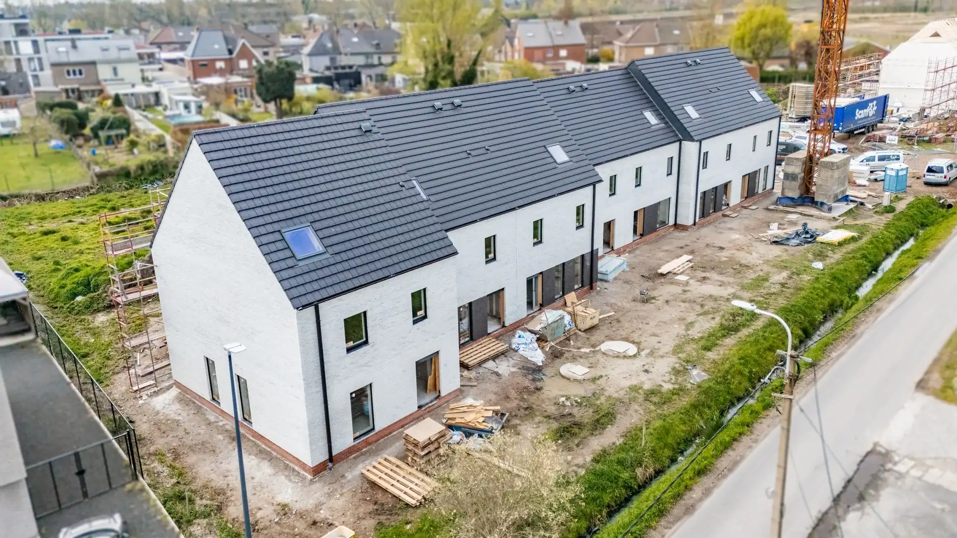 Nieuwbouwwoning met 3 slaapkamers in een zeer rustige buurt foto 4