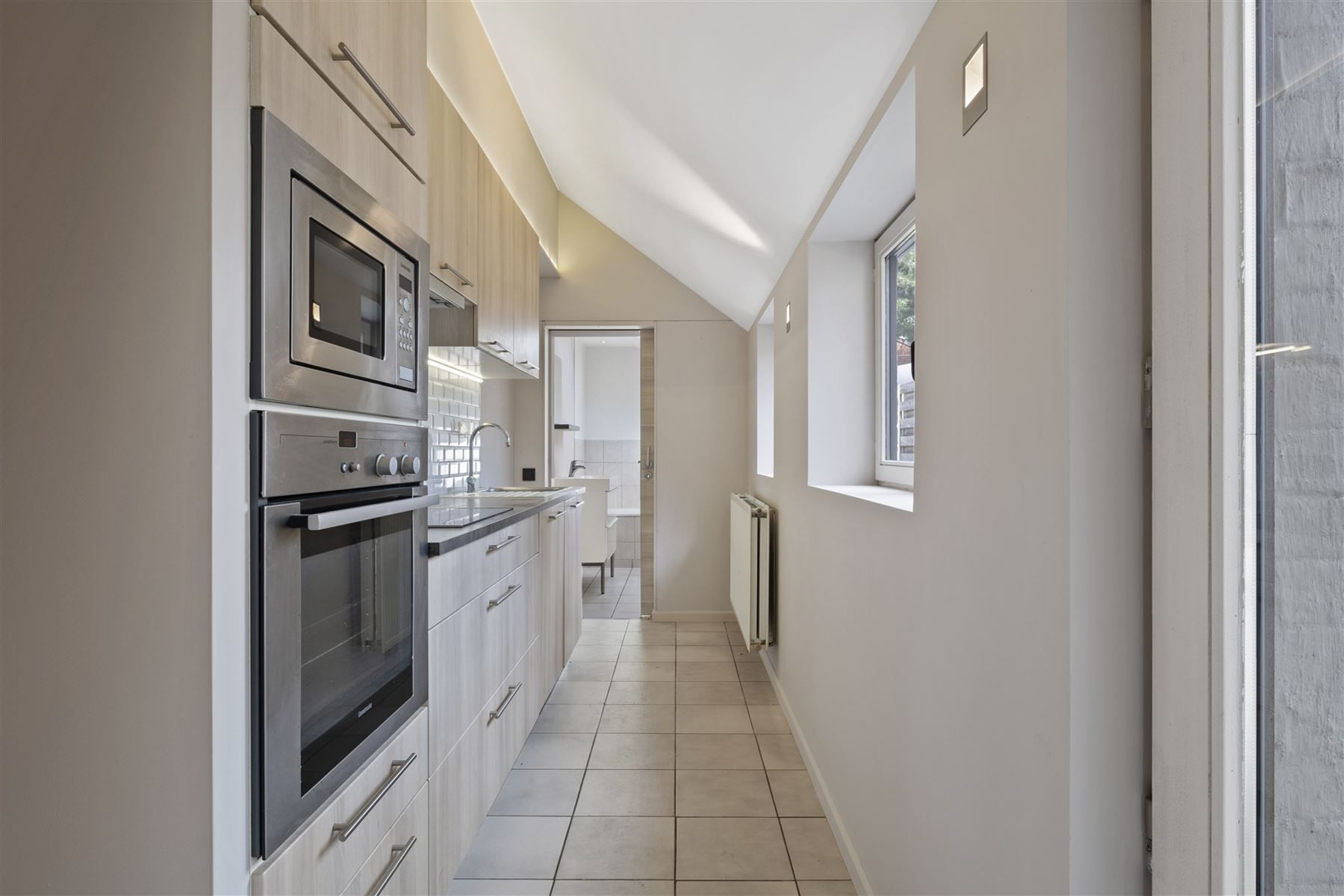 Mooie gerenoveerde woning met 3 slaapkamers en onderhoudsvriendelijke tuin foto 10