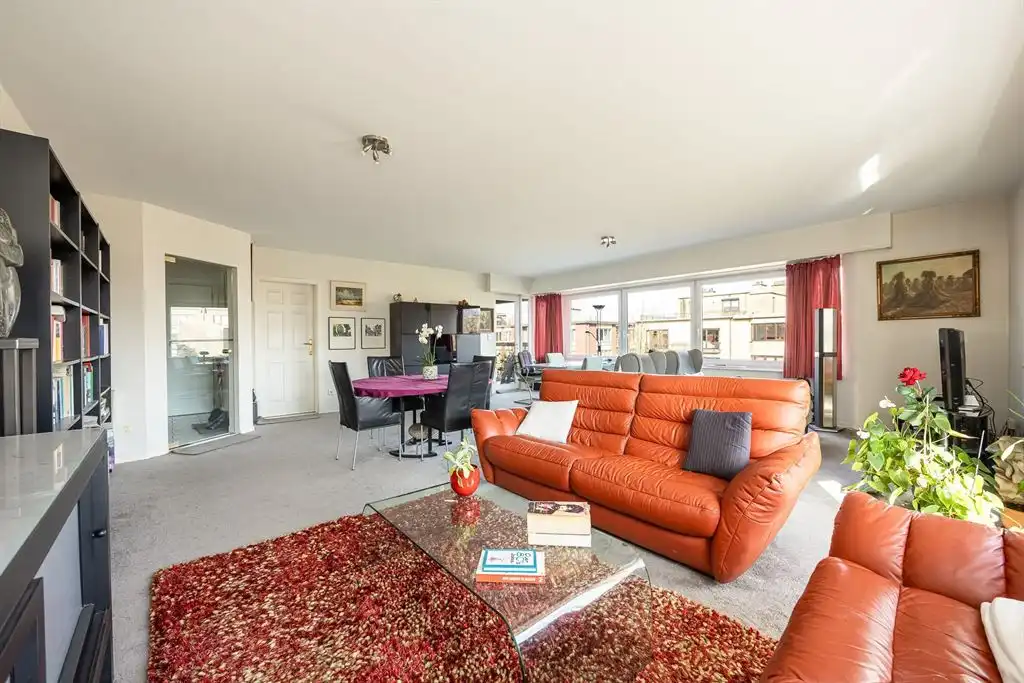 Groot hoekappartement met bijzonder veel lichtinval op de 3e verdieping foto 3