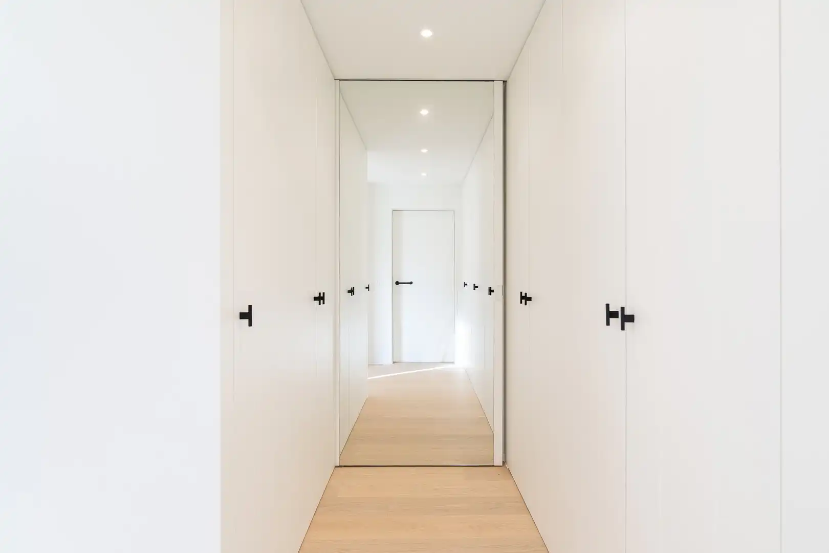 Alleenstaande villa met 4 slaapkamers in een residentiële omgeving. foto 27