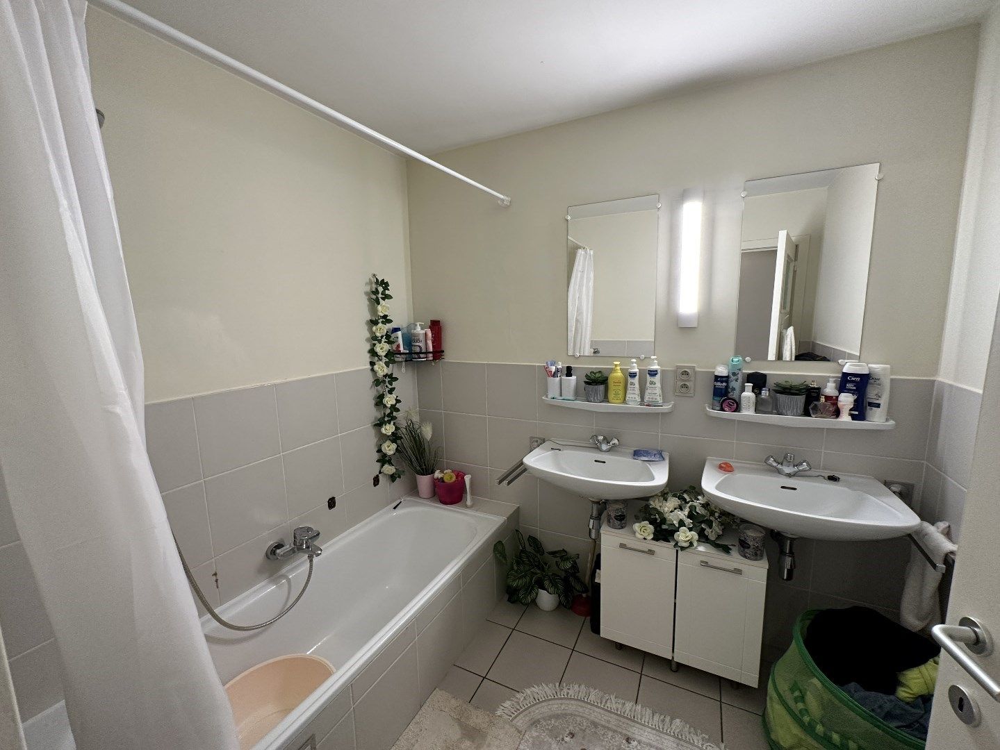 Instapklaar 2-slpk appartement met terras, Torhout foto 12
