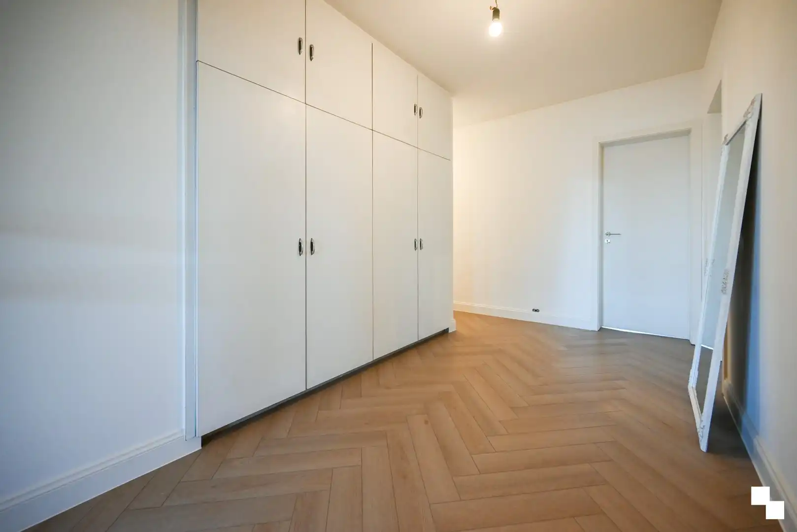 Volledig gerenoveerd appartement met drie slaapkamers te centrum Izegem foto 20