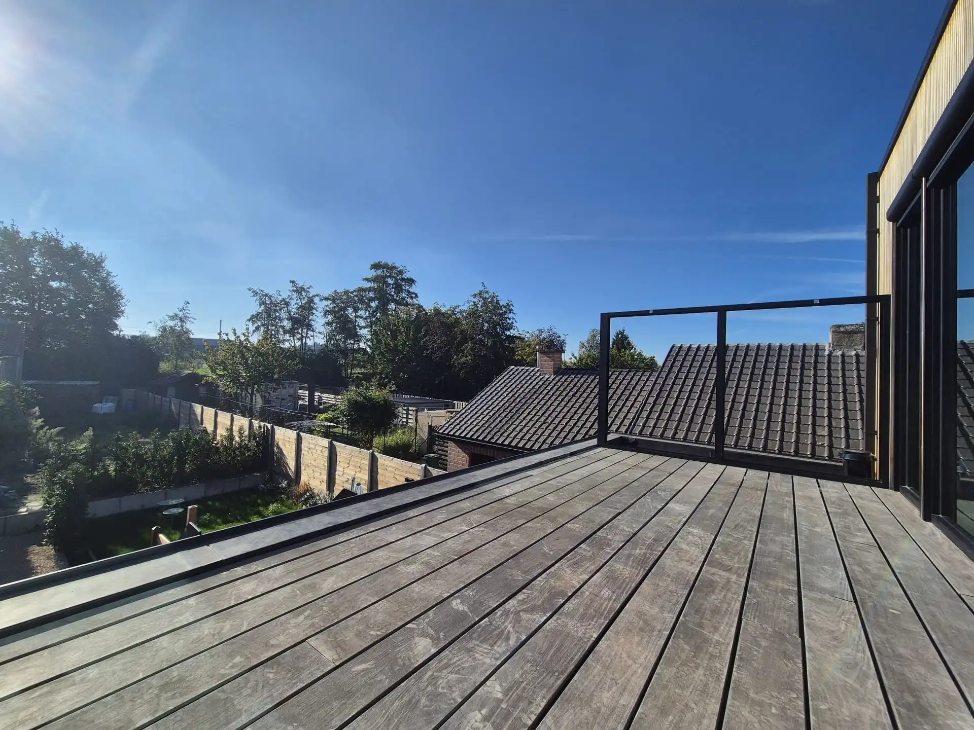 Ruime en luxueus afgewerkte duplex met 4 slaapkamers, terras en tuin. foto 10
