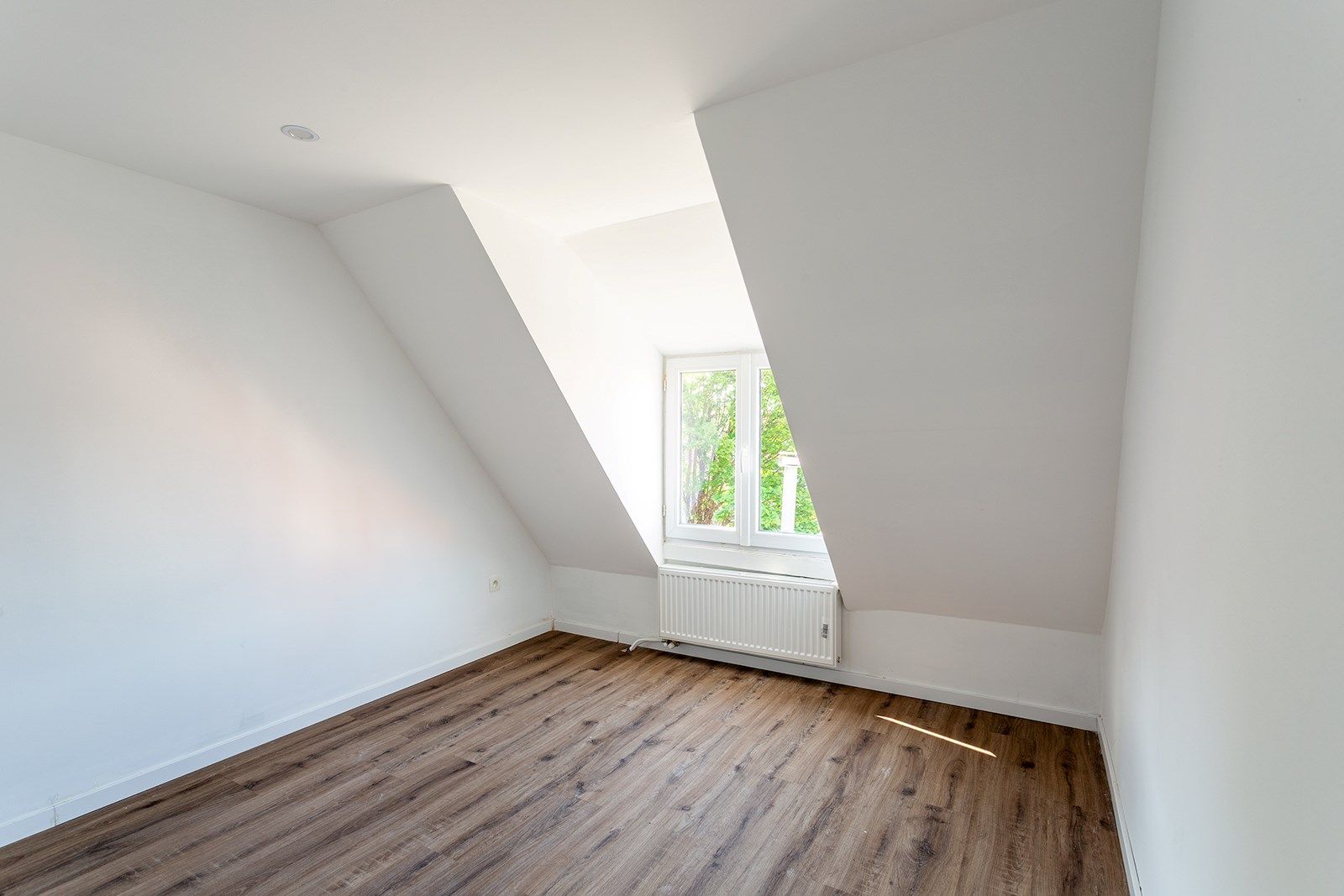 Gerenoveerd handelspand gelegen in de populaire Abdijstraat foto 27
