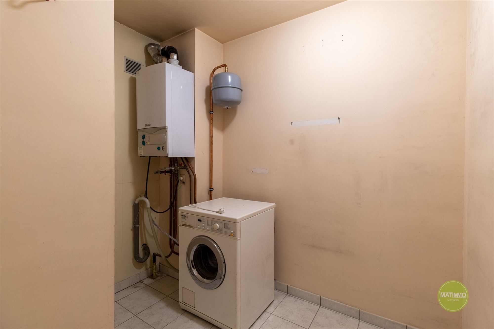 Instapklaar appartement met ruim overdekt terras in Balen foto 13