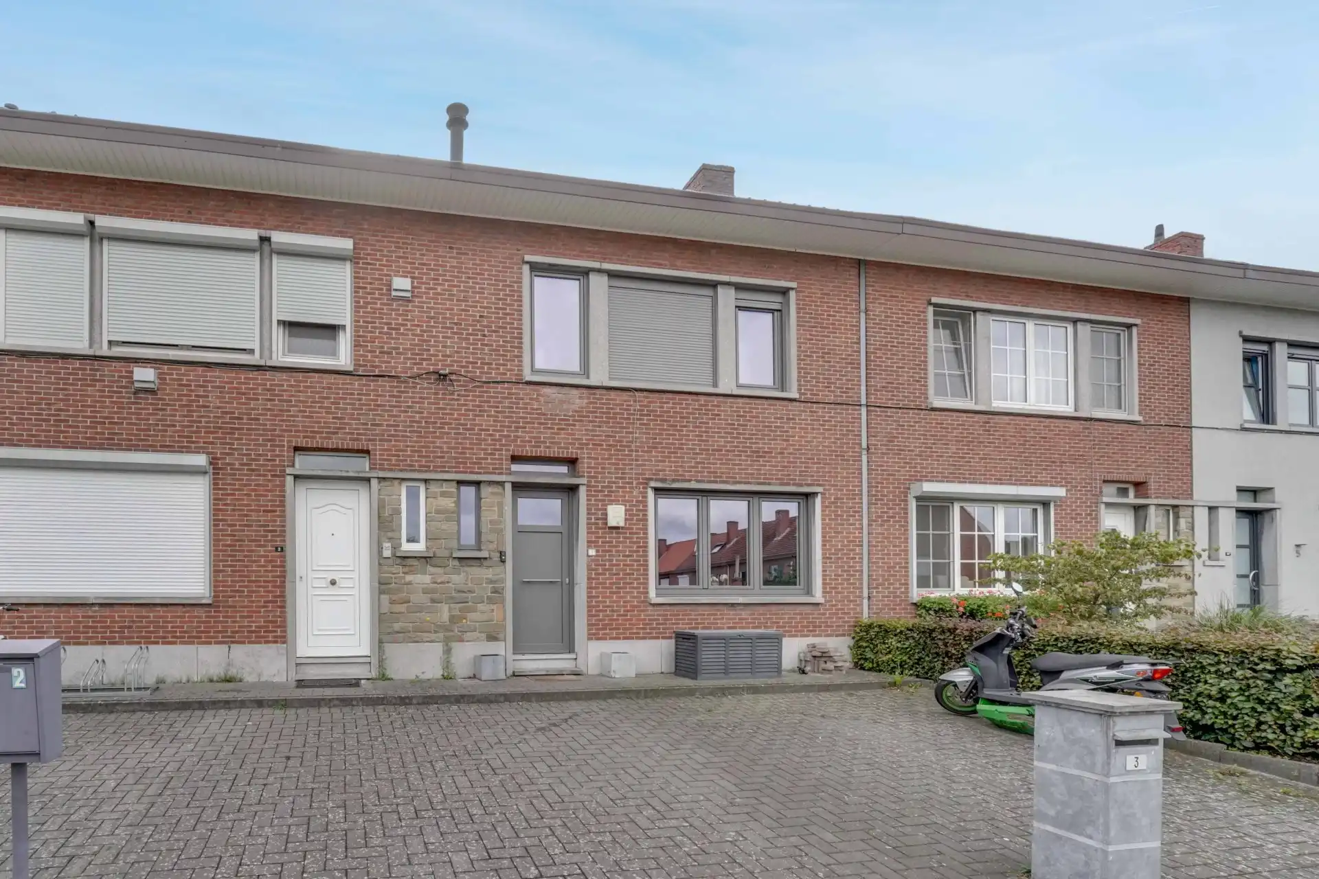 Ruime woning in rustige woonwijk foto {{pictureIndex}}