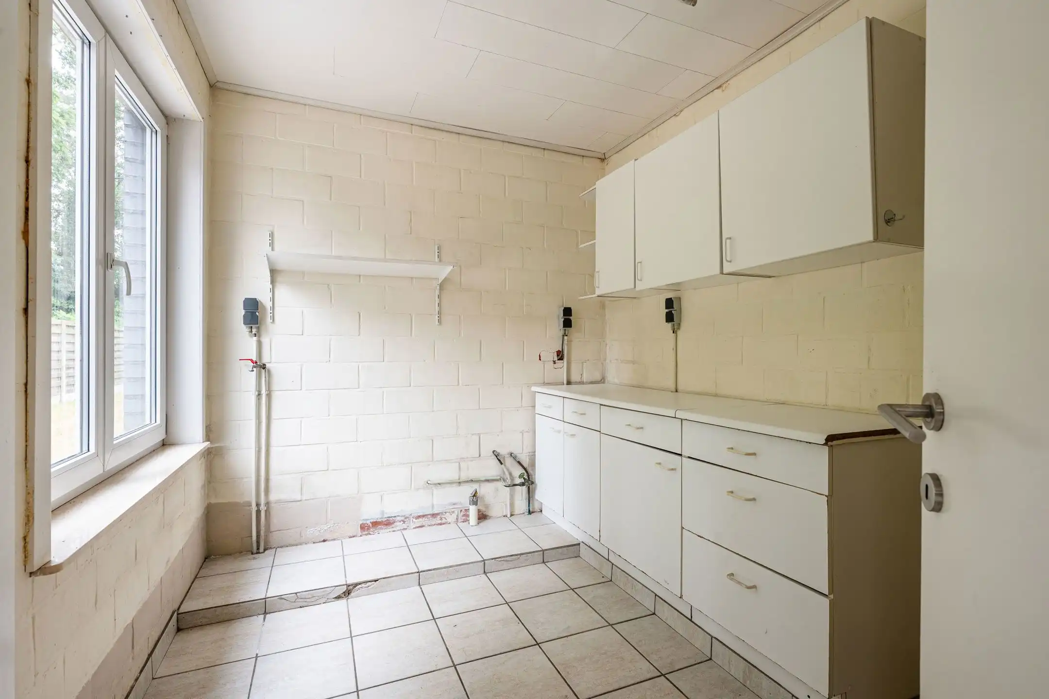 Instapklare woning met 3 slaapkamers, ruime garage en tuin foto 13