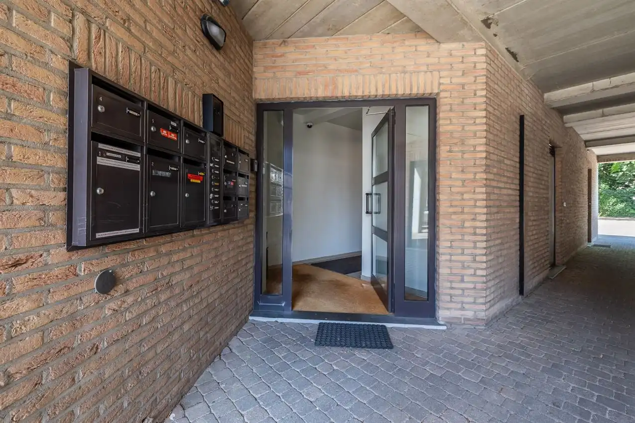 Appartement met twee slaapkamer en terras nabij centrum foto 20
