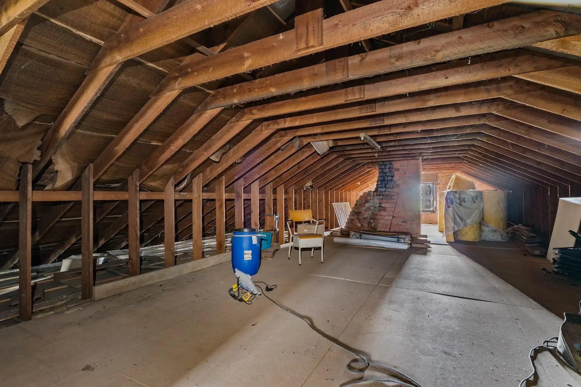 Bungalow op een rustige locatie met enorm veel potentieel foto 15