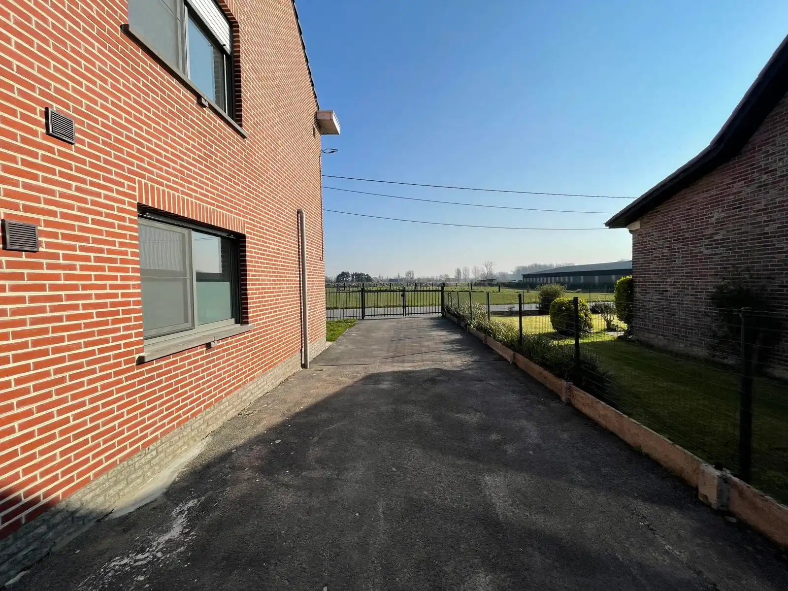 WICHELEN - Ruime woning met multifunctionele loods. foto 17