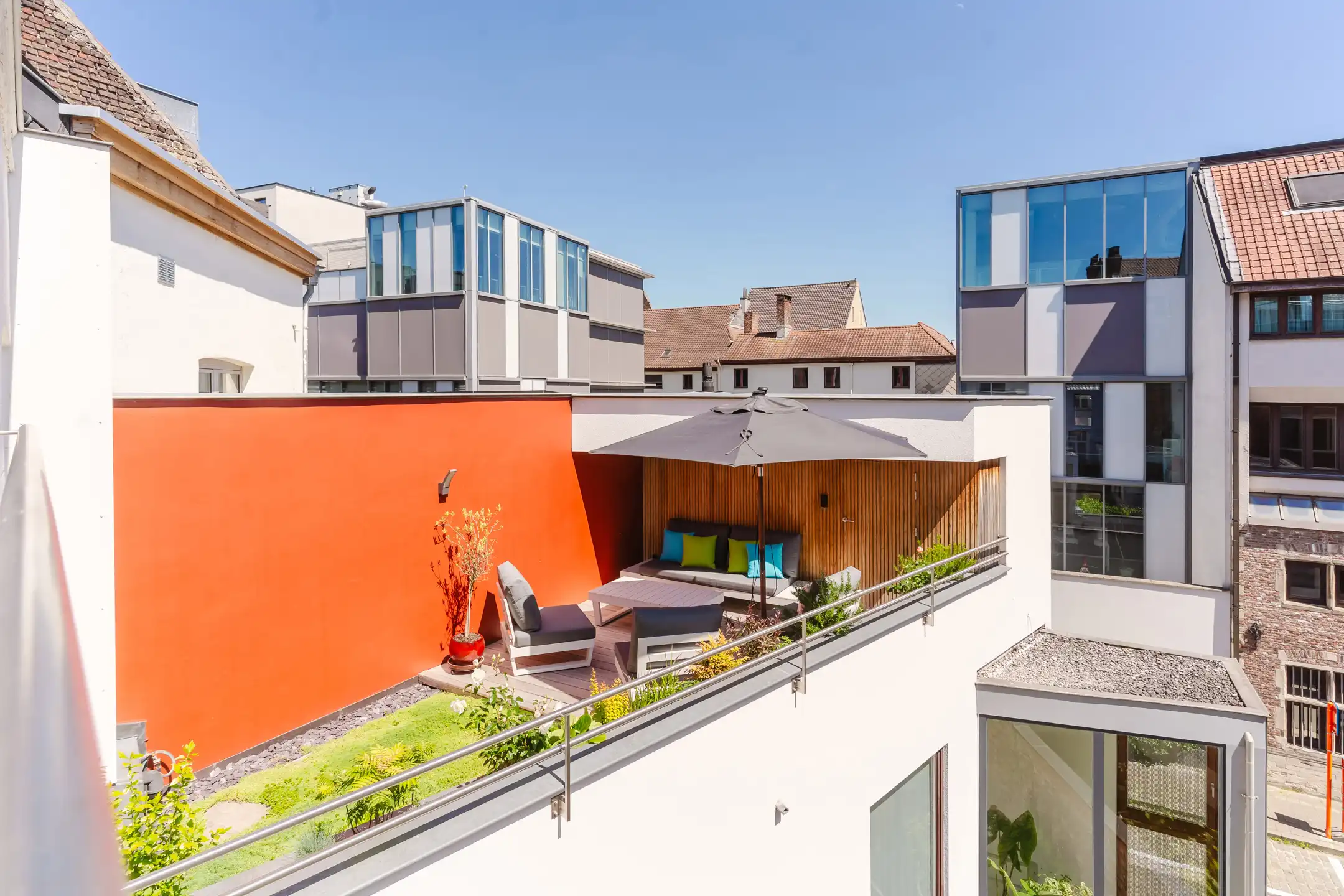 Architectenwoning met binnentuin,dakterras en garage te Gent foto 3