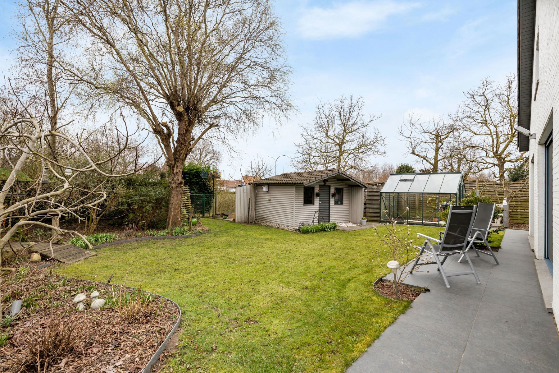 Instapklare bungalow met prachtige tuin, 4 slpks en garage foto 4