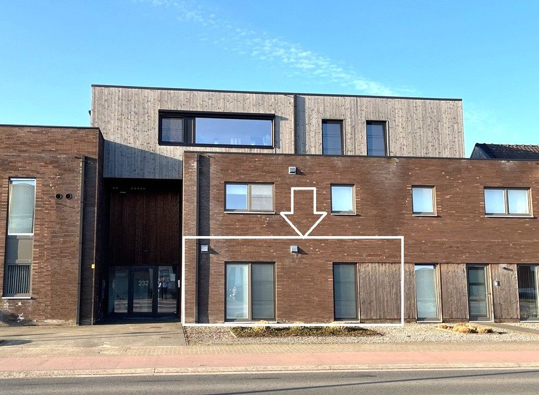 Modern gelijkvloers appartement met terras en tuintje in Opitter foto {{pictureIndex}}