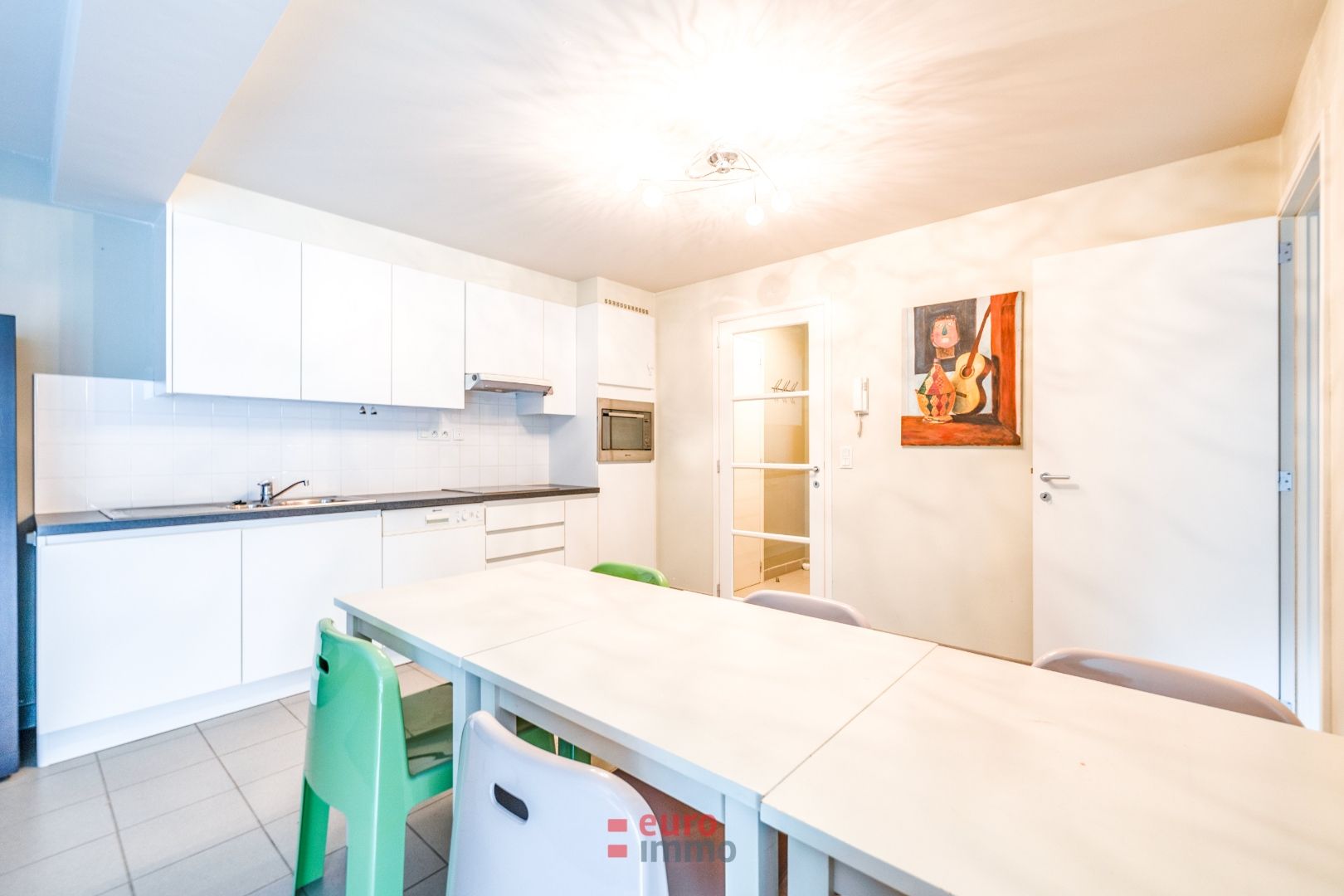 Centraal in de winkel/wandelstraat gelegen appartement met 2 slaapkamers. foto 5