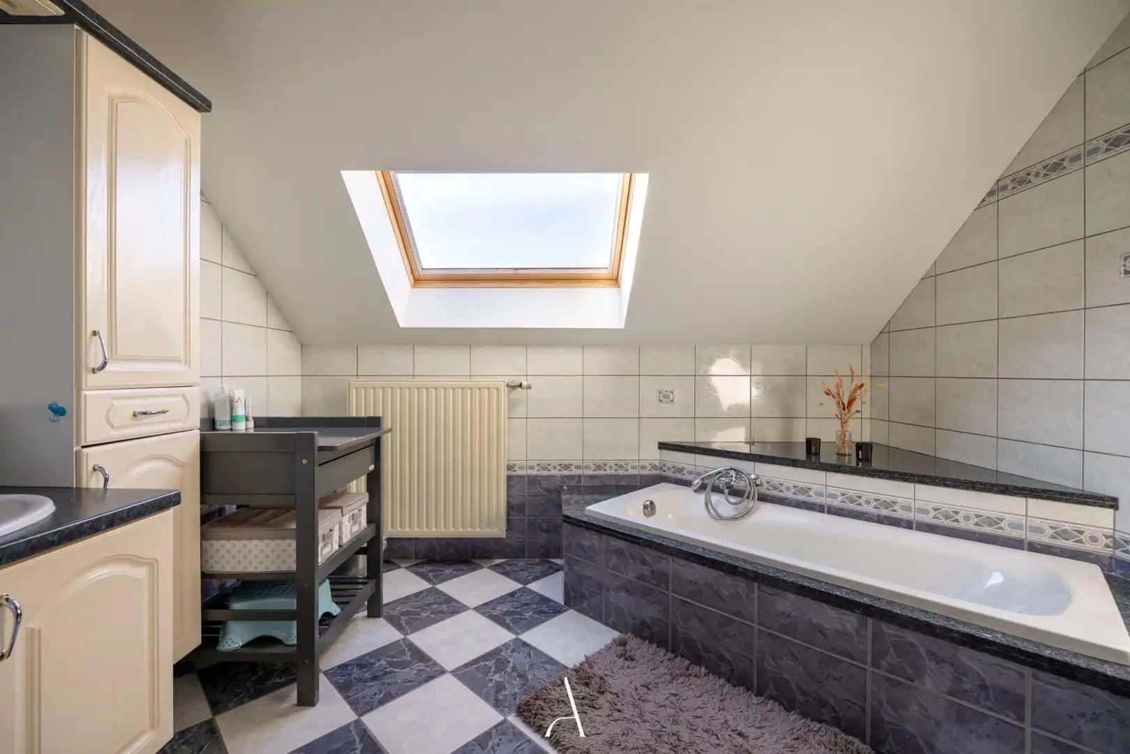 Hoogwaardig gerenoveerde woning met verwarmd zwembad in het centrum van Ophoven foto 18