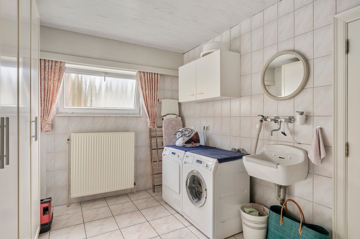 Ruime gezinswoning op breed en groot perceel van 1122m² foto 21