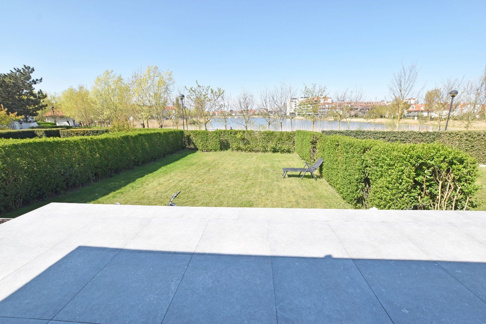 Mooi gerenoveerde koppelvilla met panoramisch zich op het Zegemeer foto 5
