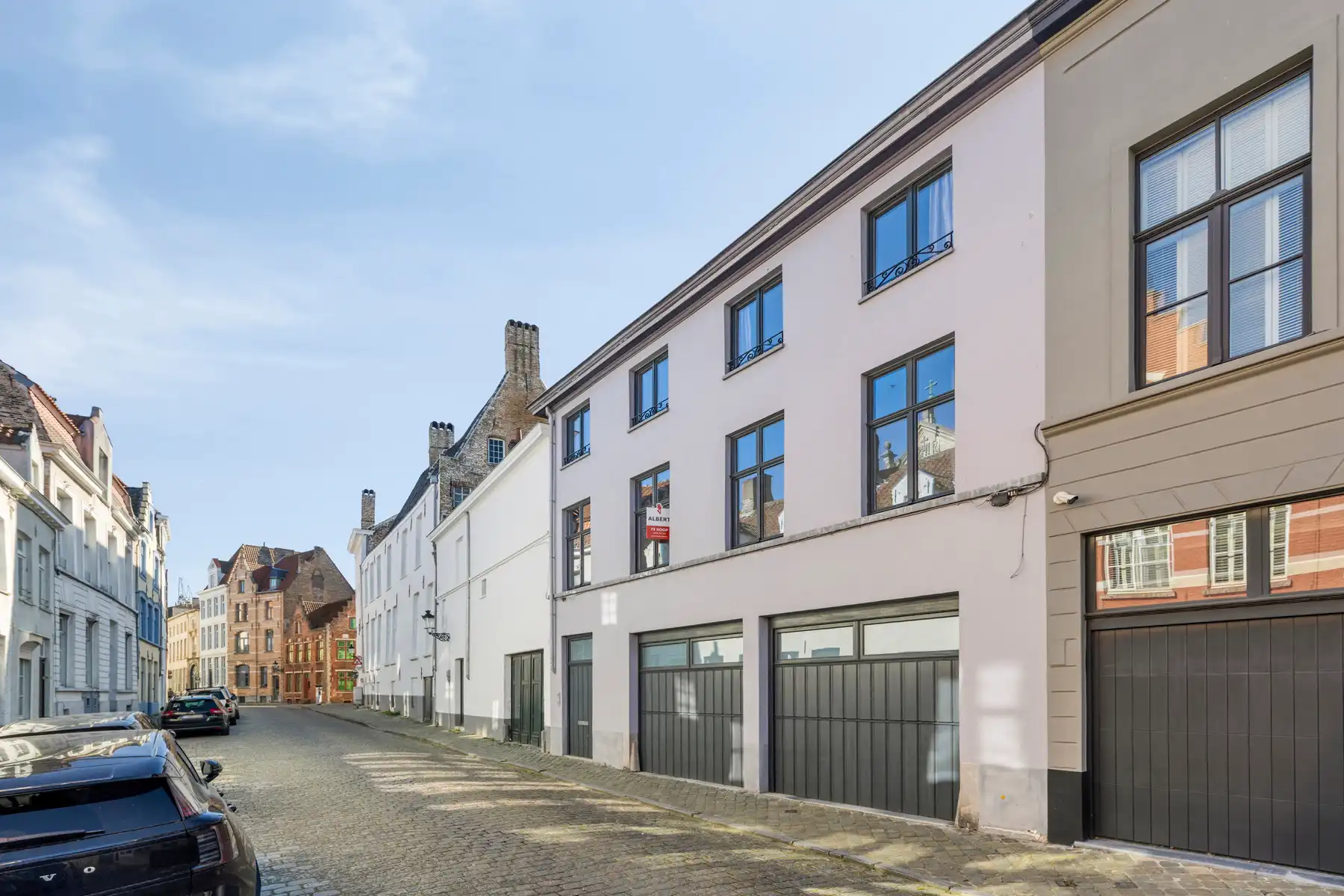 Gerenoveerde (2010) burgerwoning met dubbele garage foto 30