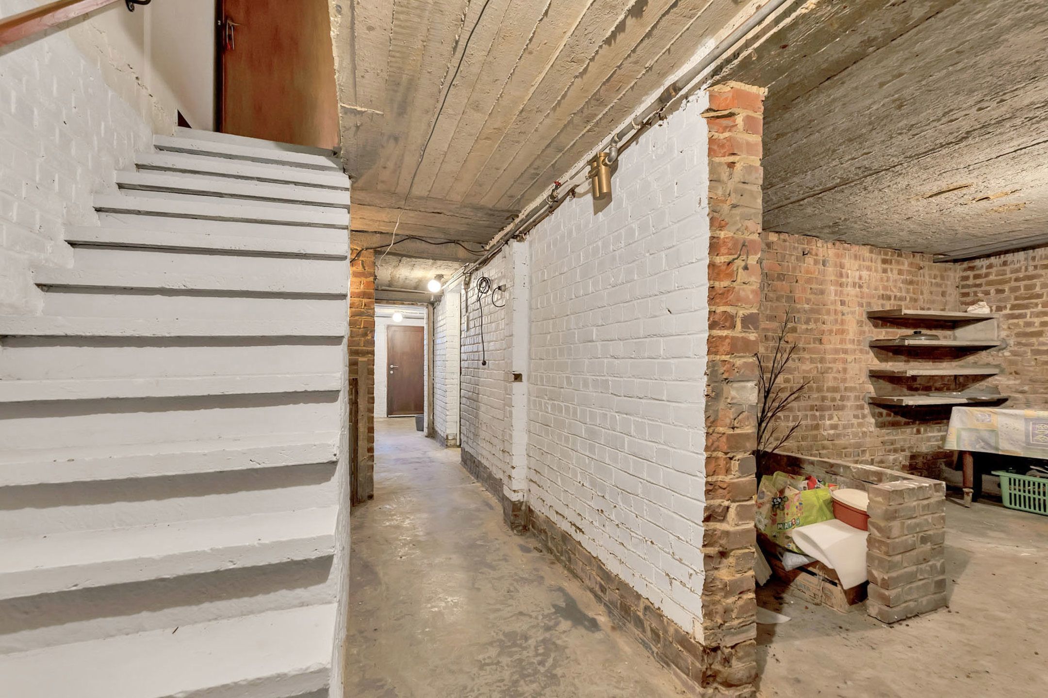 Te renoveren woning met garage en tuin foto 19