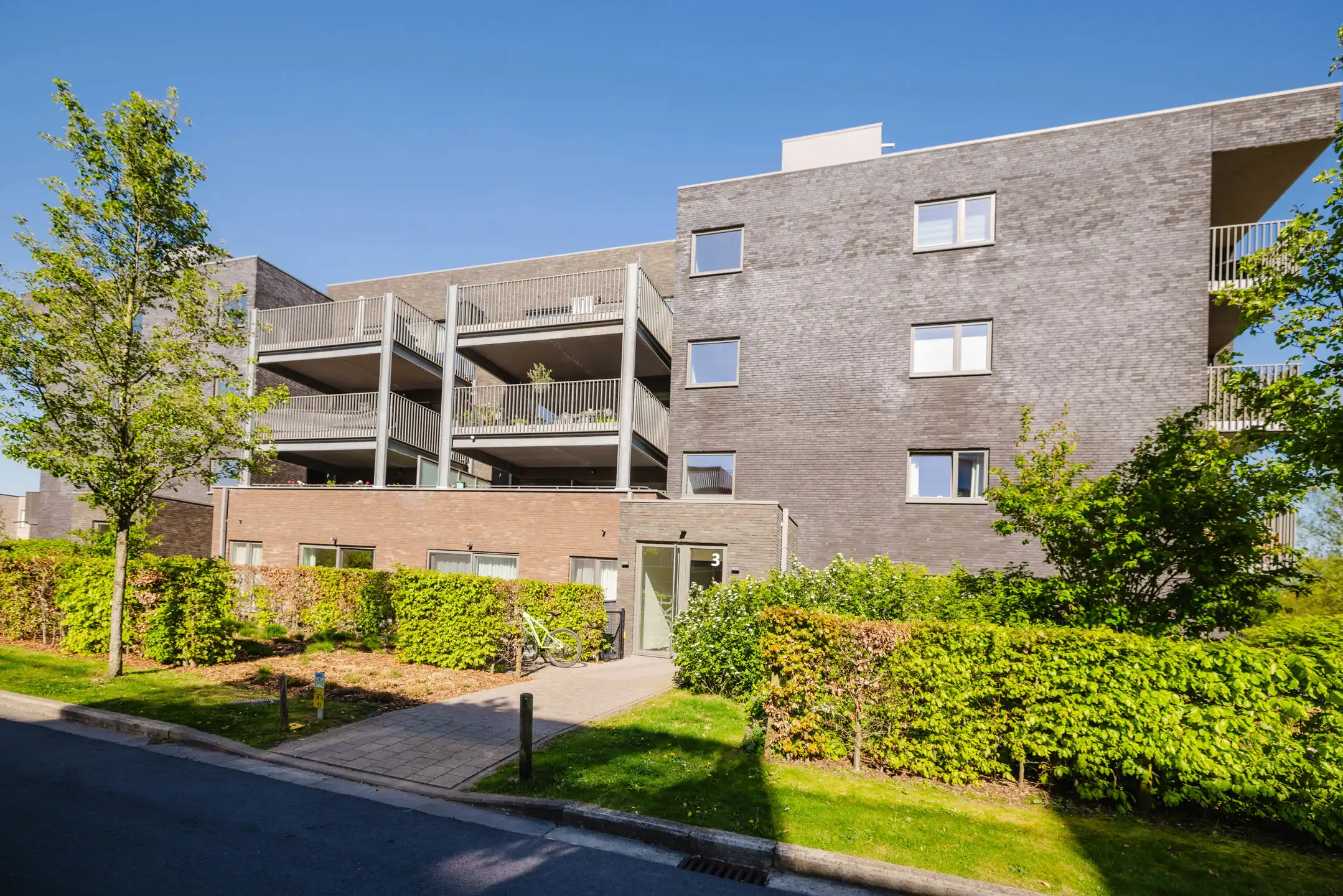 Lichtrijk appartement te koop in Oostakker foto {{pictureIndex}}