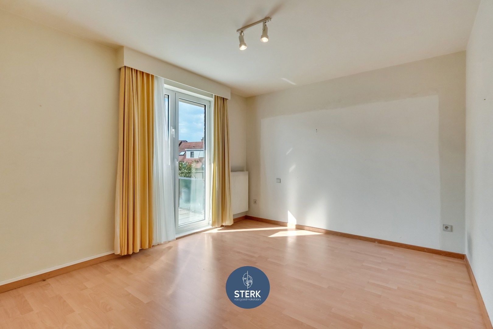APPARTEMENT MET EEN RUIM TERRAS IN HET CENTRUM VAN LANAKEN !  foto 13