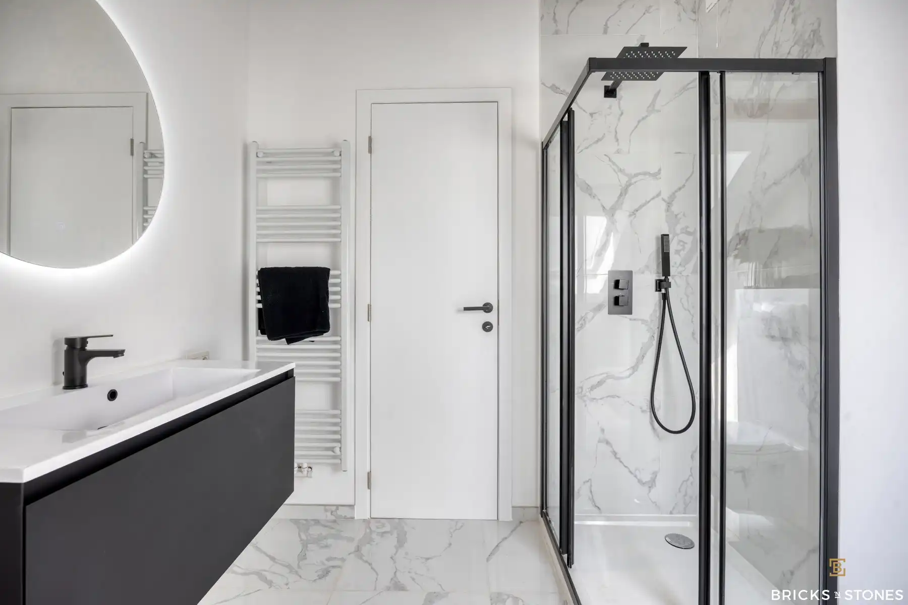 Zeer ruime halfopen bebouwing met praktrijkruimte en prachtige tuin foto 16