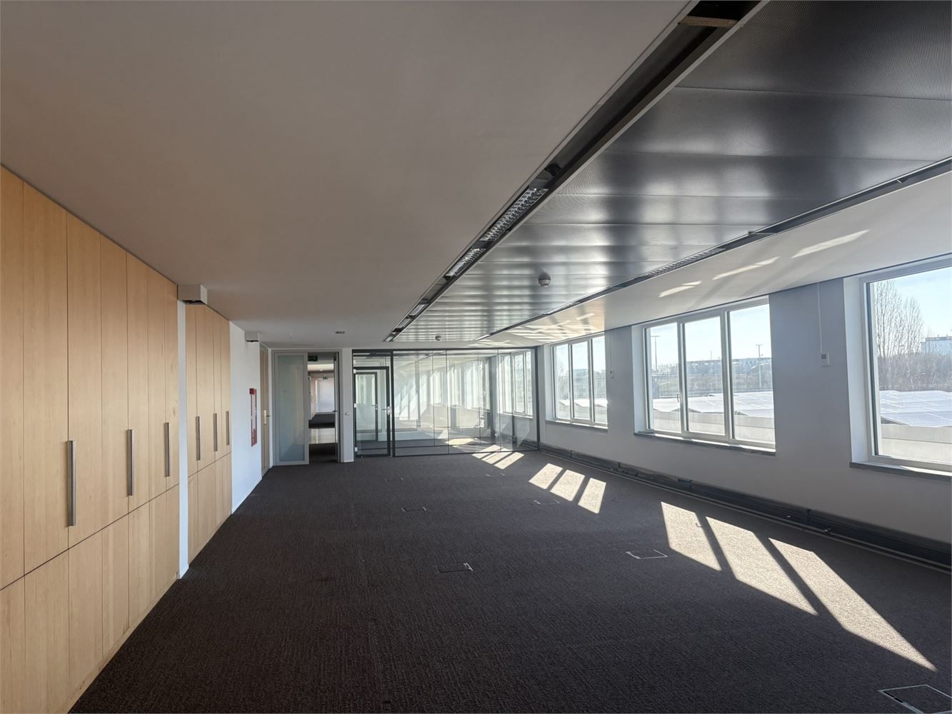 UNIEKE KANTOREN MET PARKING EN VERSCHILLENDE OPPERVLAKTES foto 32