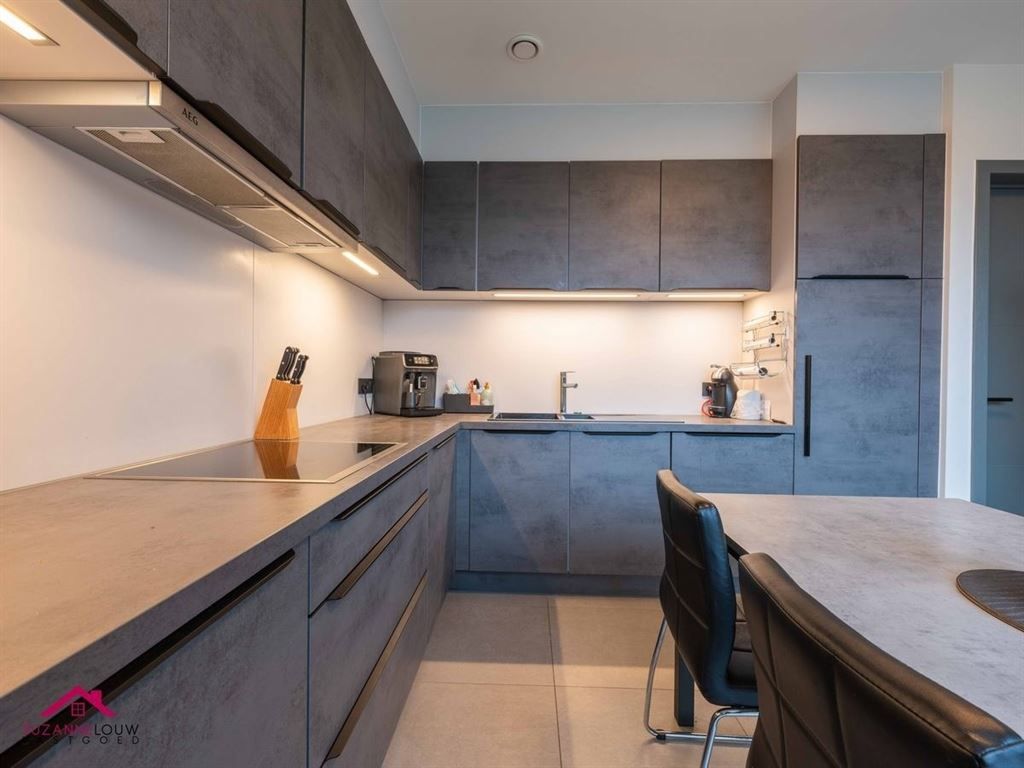 Half-vrijstaande, moderne nieuwbouwwoning foto 16