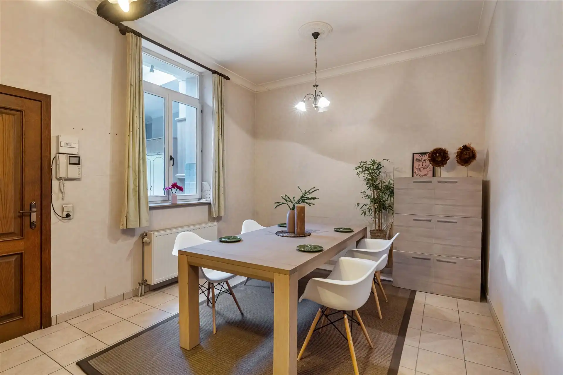 Woning met handelsgedeelte en opslagplaats. foto 6