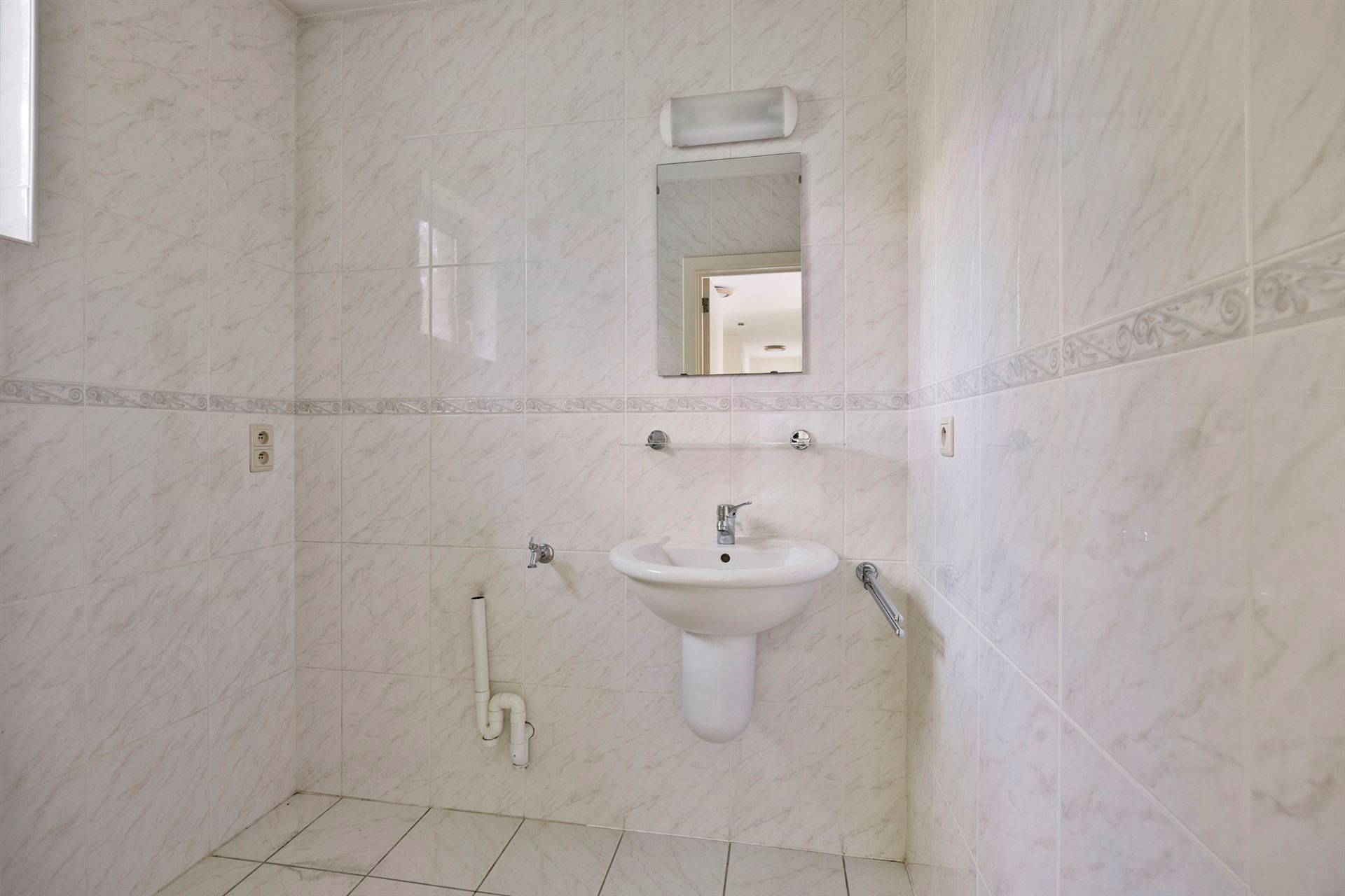 Prachtige moderne villa in rustige wijk foto 21