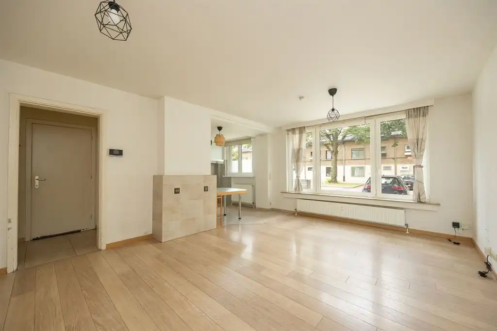 Instapklaar gelijkvloers appartement met gezellige koer foto 2