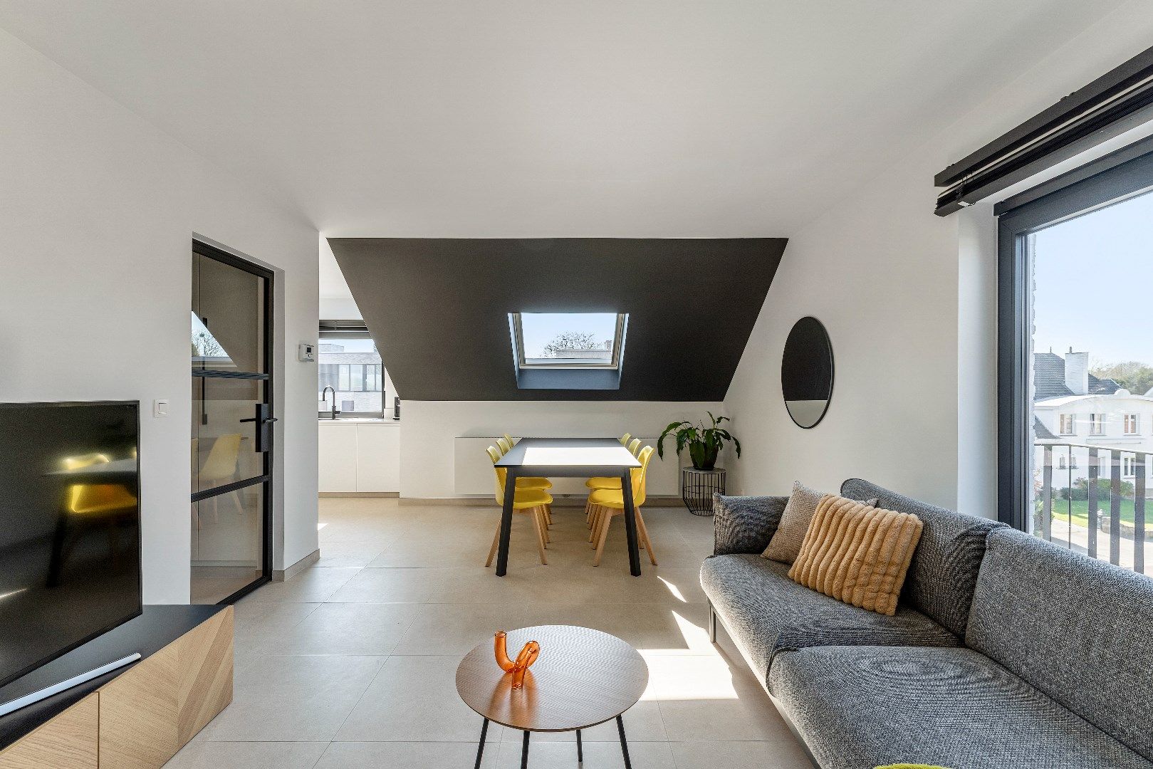 Leuk appartement met 2 slaapkamers, hoogwaardige afwerking en parkeerplaats op wandelafstand van het centrum foto {{pictureIndex}}