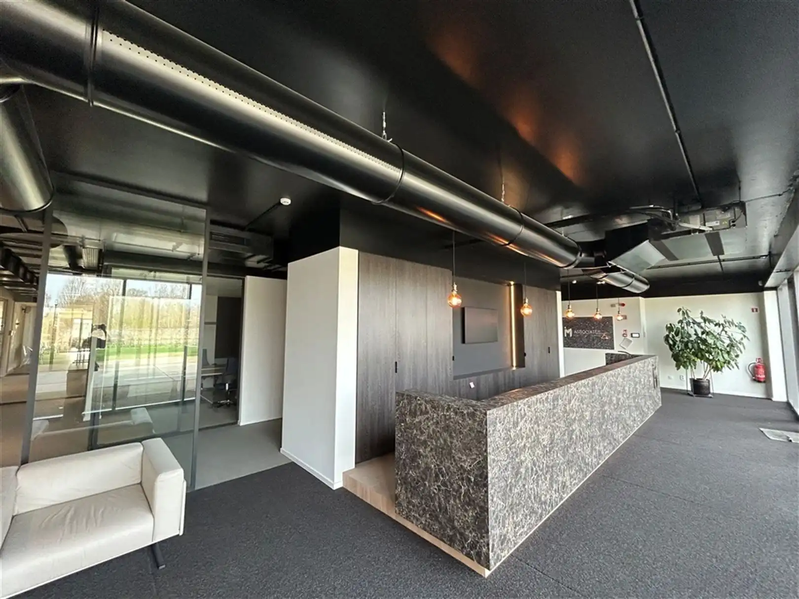 Kantoorgebouw foto 3