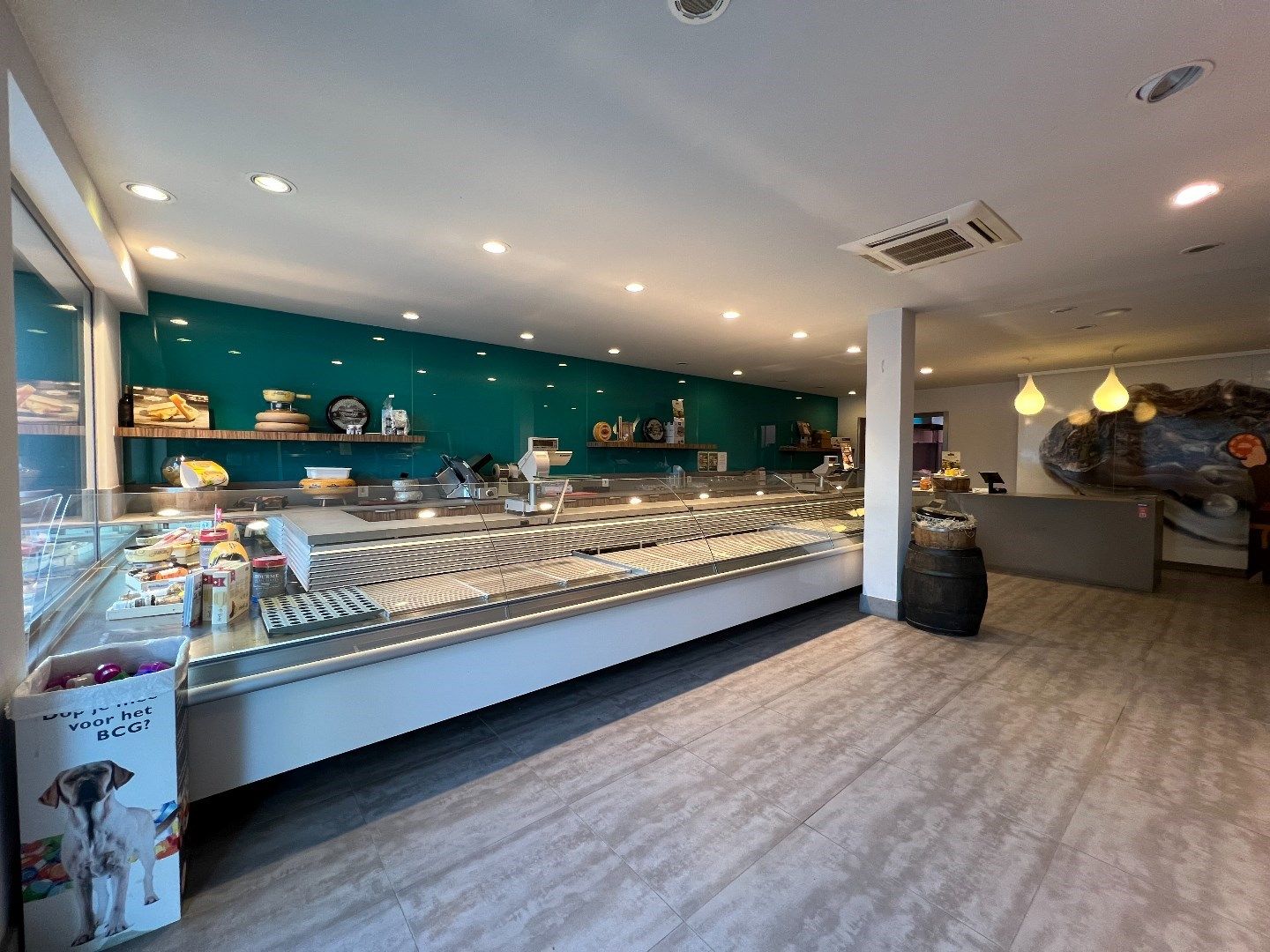 Handelsruimte (97m²) nabij de Grote Markt van Ieper foto 3