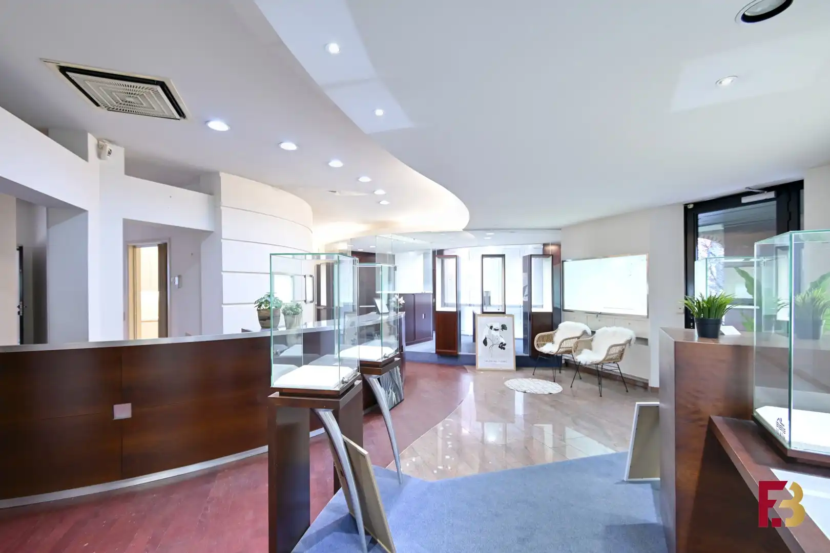 Handelspand met luxueus duplex appartement in het hartje van de Vlaamse Ardennen foto 3