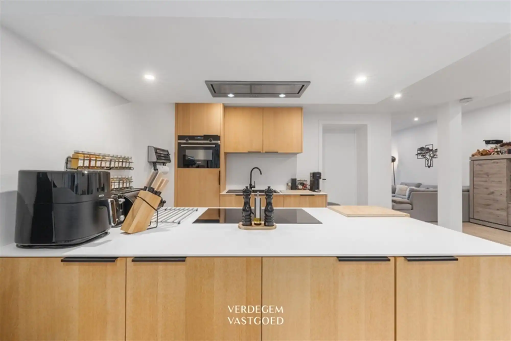 Mooi gerenoveerde gezinswoning met 3 slaapkamers en verrassend grote tuin foto 4