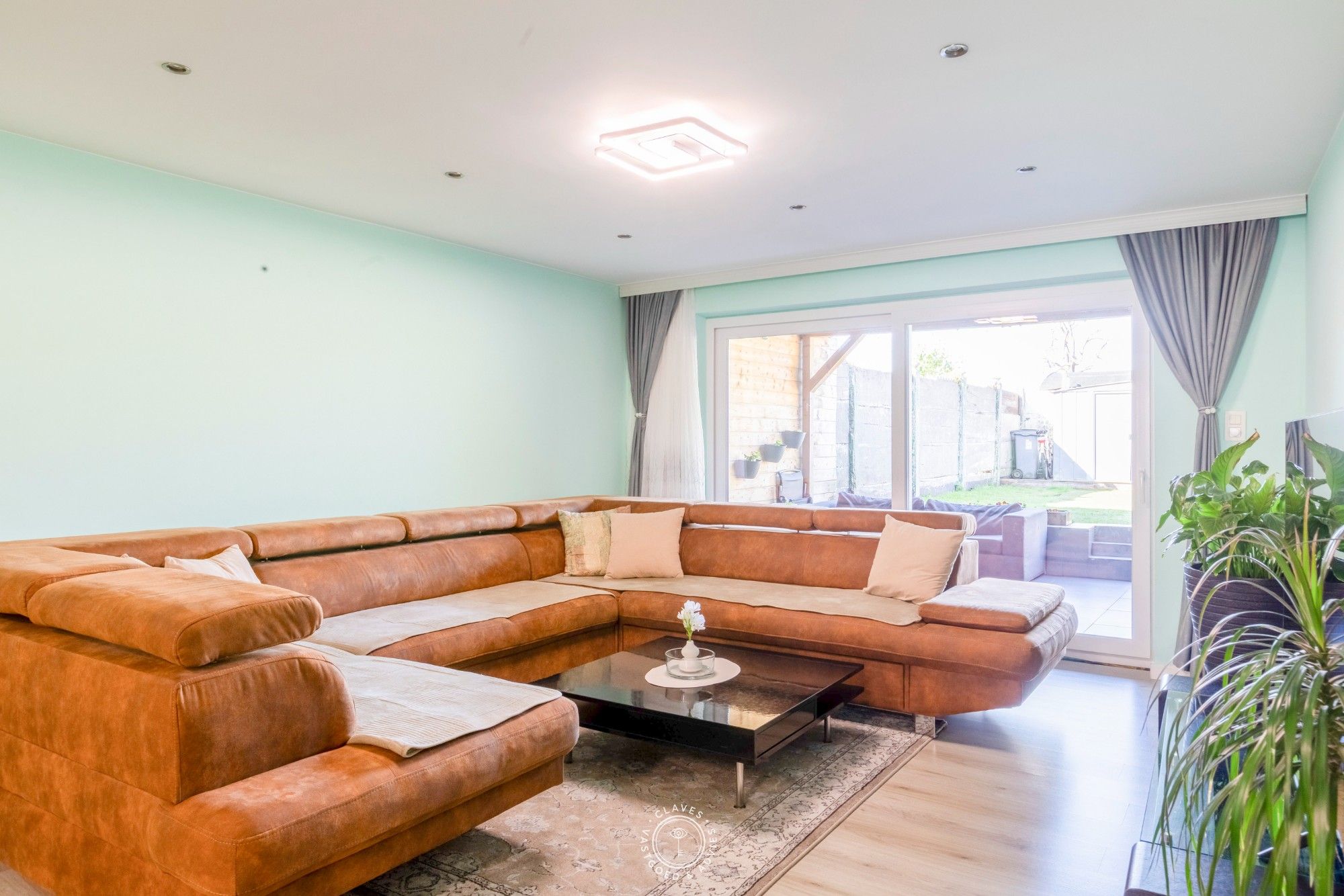 Instapklare rijwoning met vier slaapkamers en zonnige tuin foto 7
