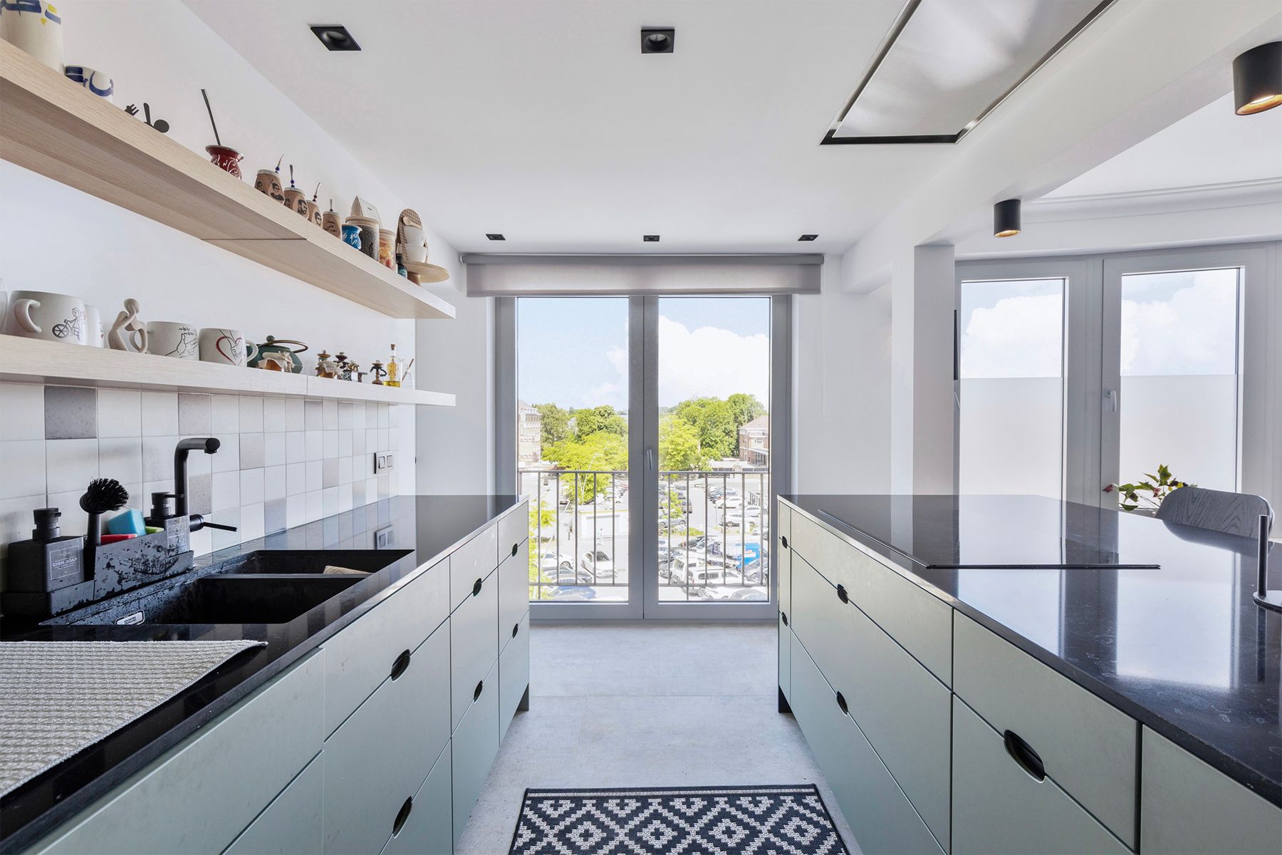Stijlvol gerenoveerd appartement met 2 slaapkamers & kelder! foto 12